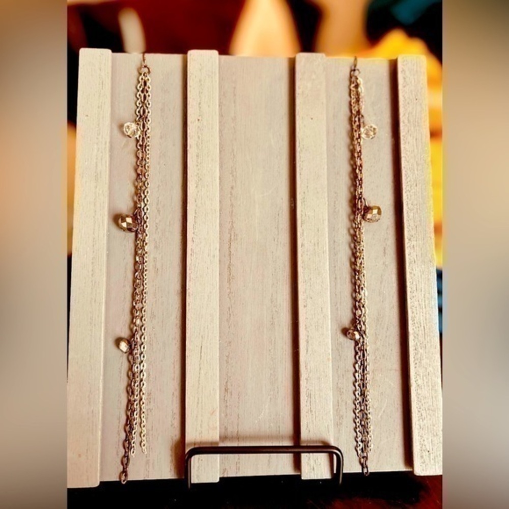 Dangle earrings